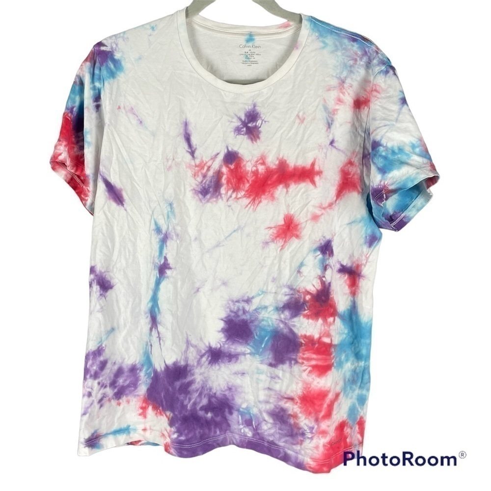 Calvin Klein White Tshirt with Tie Dye Design Wrinkle Fabric Woman’s Size Medium